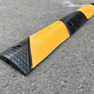 Gờ giảm tốc cao su cao 3cm x W15 x L100cm Vàng đen chéo