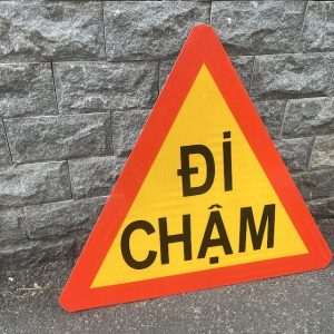 Biển cảnh báo đi chậm 70cm decal phản quang tổ ong